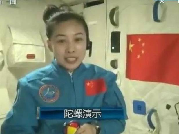 青岛vs龙狮直播视频，熬夜看球那些事儿，咱们得聊聊