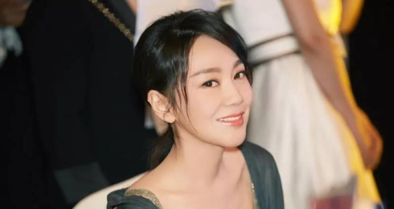 微醺的闫妮，太可爱了