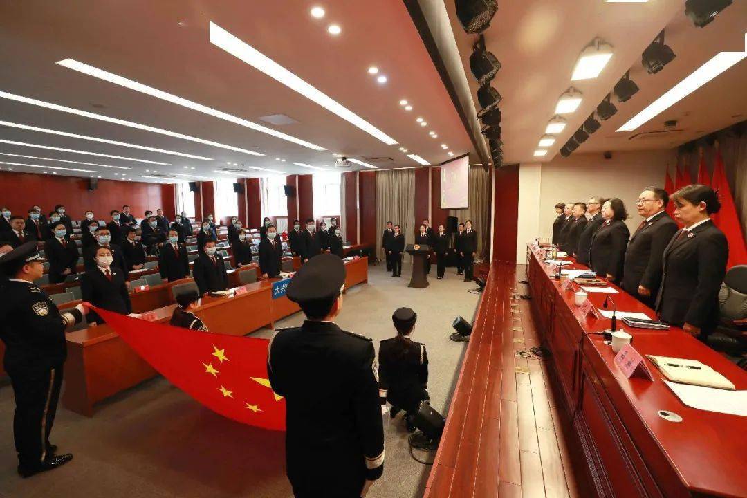 全国人大常委会举行宪法宣誓仪式，法治信仰的庄严承诺
