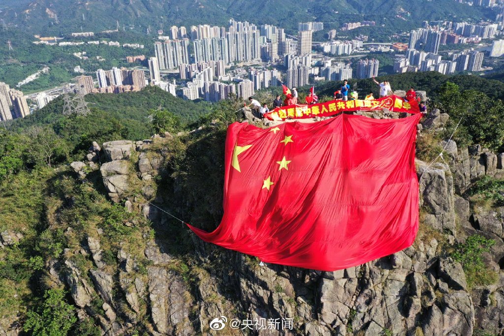 佛得角热闹炸了，国旗挂满山崖的背后故事
