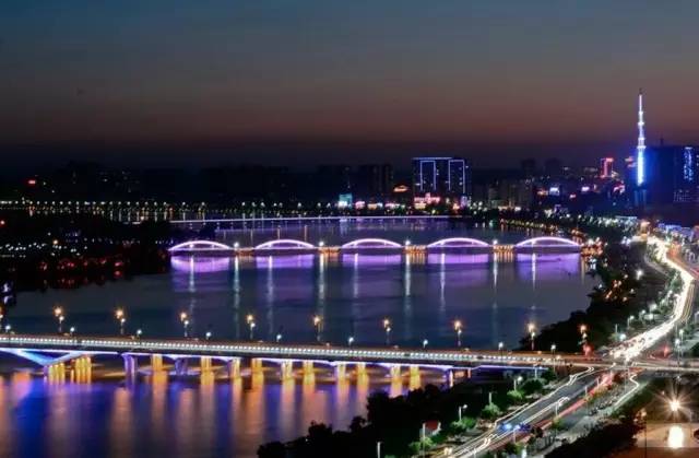 新乡vs南阳夜景视频直播，用Golang写一场视觉与技术的双城记