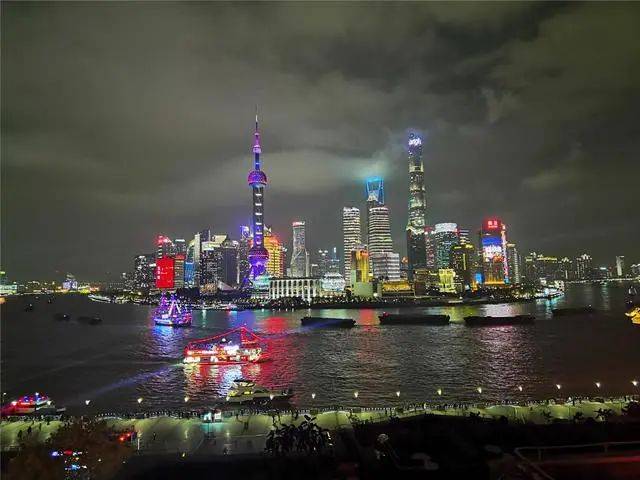 晚上十点，我刷到了定州和曲阳的夜景直播，才发现自己根本不了解这两个地方