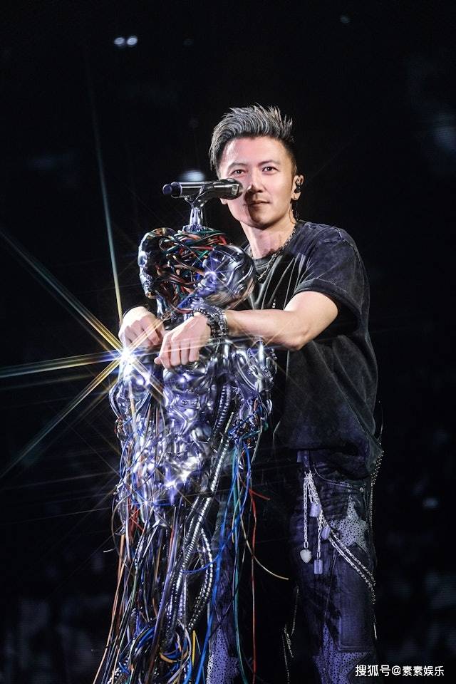谢霆锋演唱会变大型呲水现场，一场意外的湿身盛宴