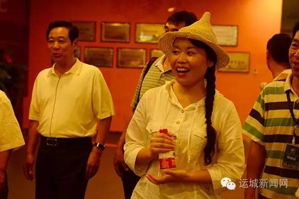 大衣哥现身淘金小镇，化身NPC的奇妙之旅