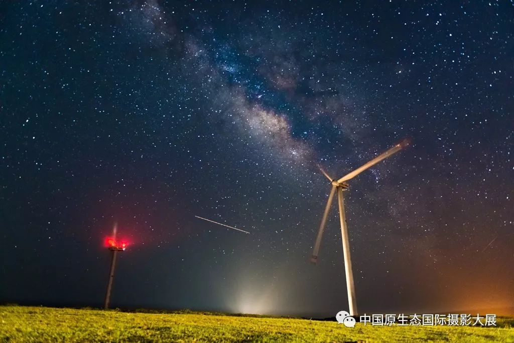 安徽vs贵州夜景视频直播，谁才是真正的夜空中最亮的星？golang视角下的数据流分析)