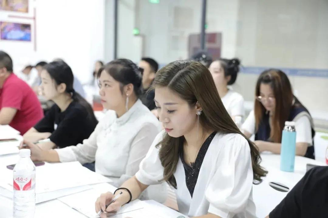 直播运营vs短视频运营，干这行两年后，我终于搞懂了它们的本质区别