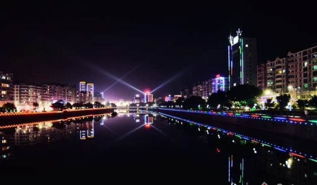 始兴vs南雄夜景直播视频，哪个更值得你熬夜刷？