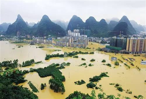 广西南宁洪涝灾害，两人生命消逝在雨季的叹息中