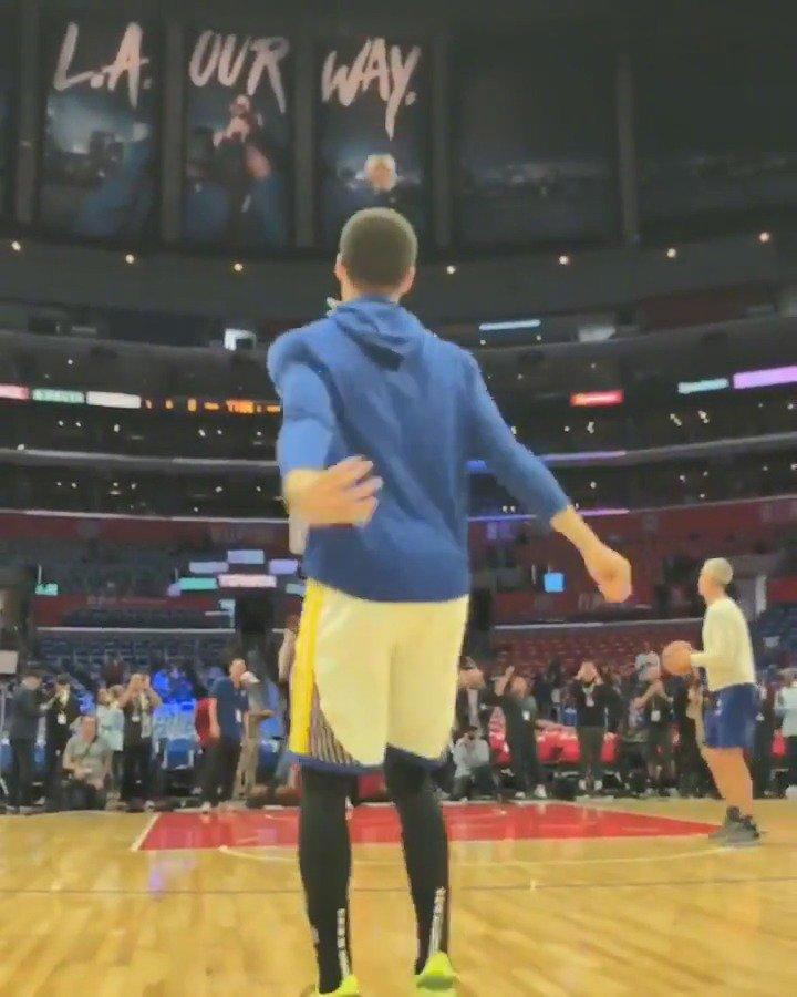 用Go语言写一篇关于视频直播NBA快船VS勇士的文章